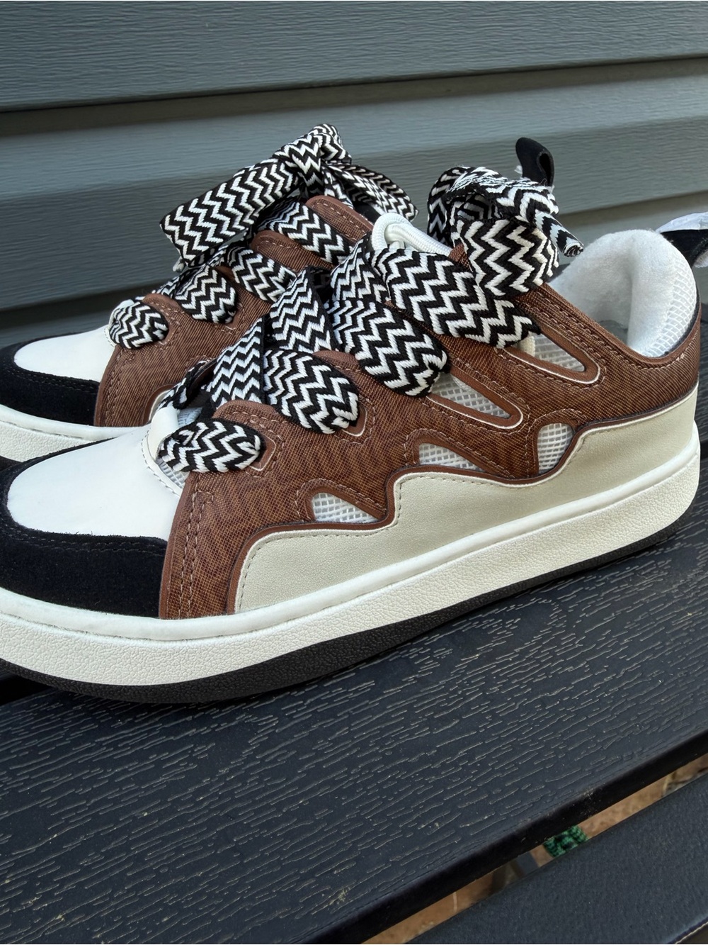 Steve Madden Roaring Chunky Sneakers Women’s 7.5 White Brown Black Chevron Laces